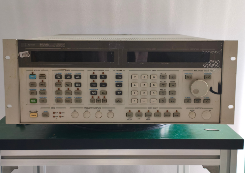 ������8664A100kHz~3GHz �����ܺϳ���Ƶ�ź�Դ/Agilent����ͼ