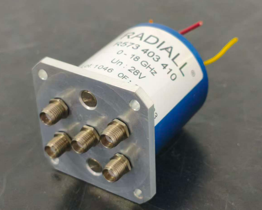 ���ۡ����� | Radiall �׵ϰ� R573 RAMSES ϵ�������ø��� SPnT ��Ƶͬ�Ὺ��/��������ͼ