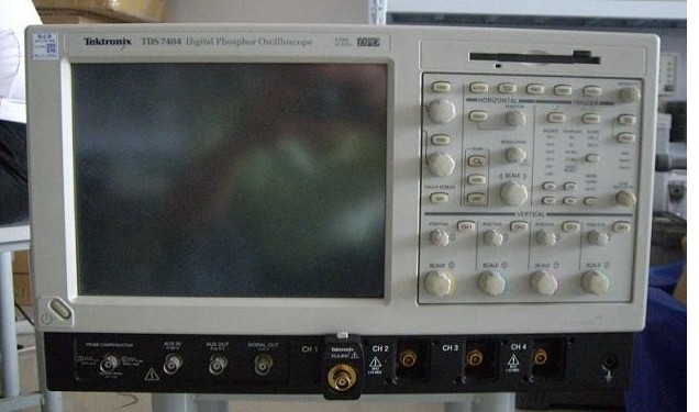 TDS 7404 ӫʾ/Tektronixͼ